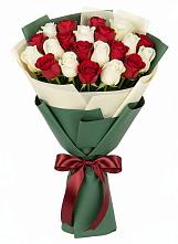 Букет Микс из красных и белых роз в Красино