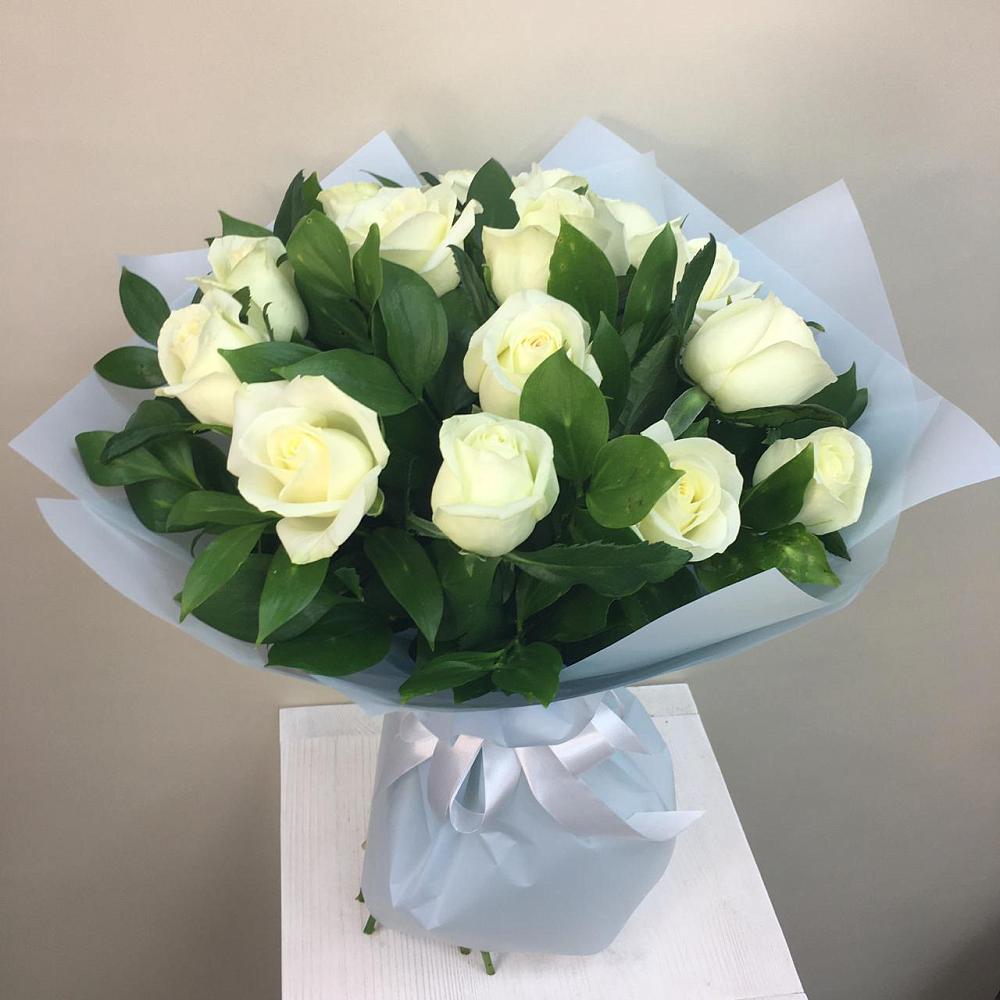 Букет 15 Белых роз Проуд в Красино
