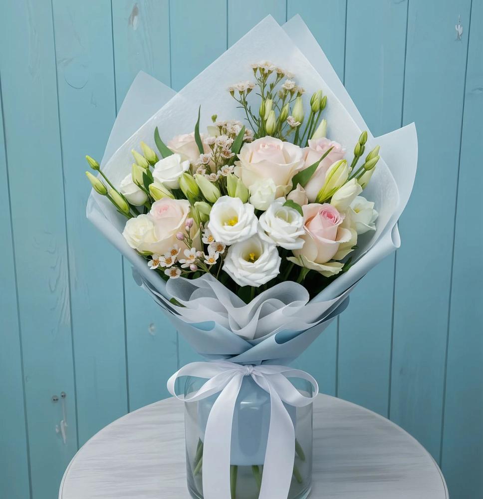 Букет цветов из: Розы и Лизиантусы в Красино