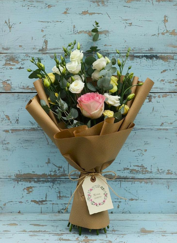 Букет цветов из: Розы и Лизиантусы в Красино