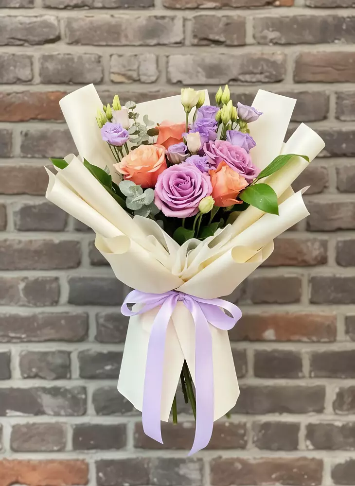 Букет цветов из: Лизиантусы и Розы в Красино