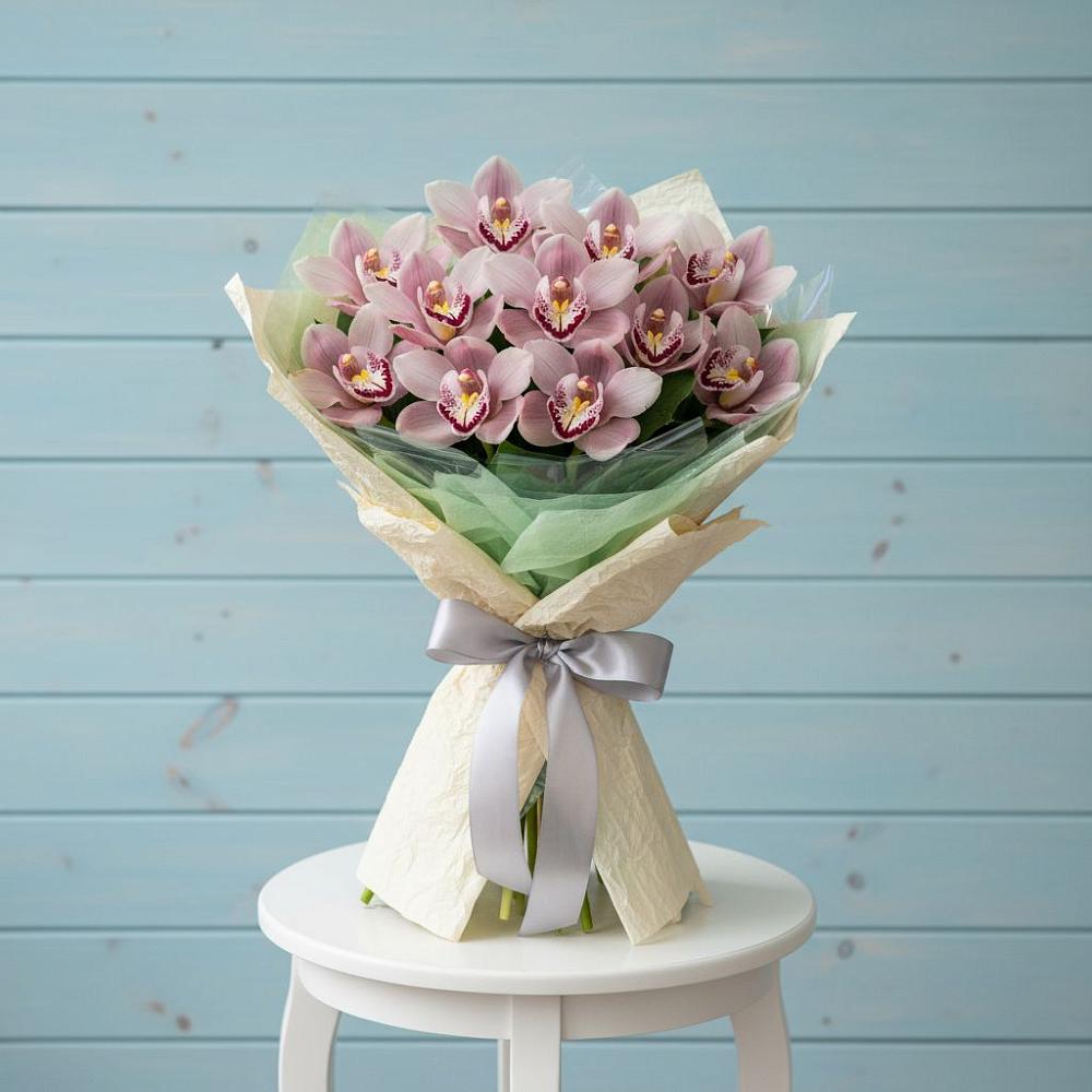 Букет цветов из: Орхидеи и Розы в Красино