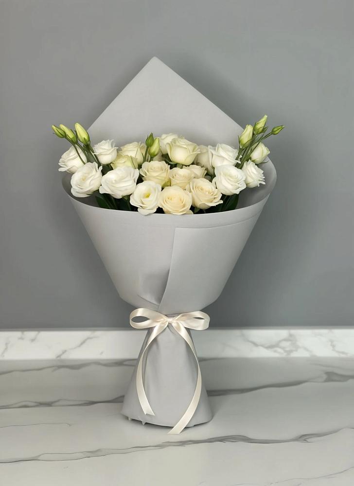 Букет цветов из: Розы и Лизиантусы в Красино