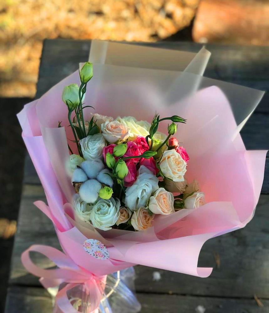 Букет цветов из: Розы и Лизиантусы в Красино