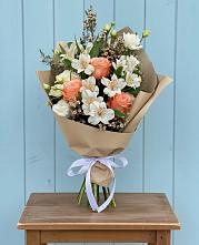 Букет цветов из:  Альстромерии, Лизиантусы, Розы и Хризантемы в Красино