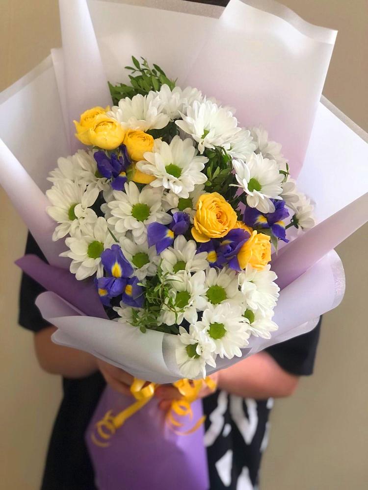 Букет цветов из: Ирисы, Хризантемы и Розы в Красино