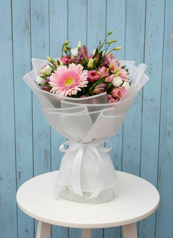 Букет цветов из: Герберы, Альстромерии и Лизиантусы в Красино