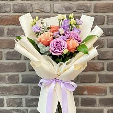 Букет цветов из:  Лизиантусы и Розы в Красино