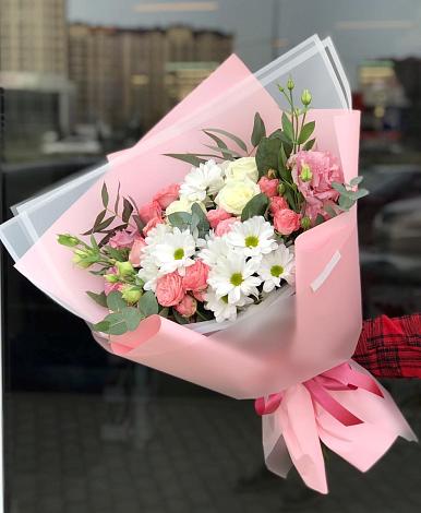 Букет цветов из: Розы, Лизиантусы и Хризантемы в Красино