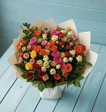 Букет Микс из разноцветных кустовых роз в Красино
