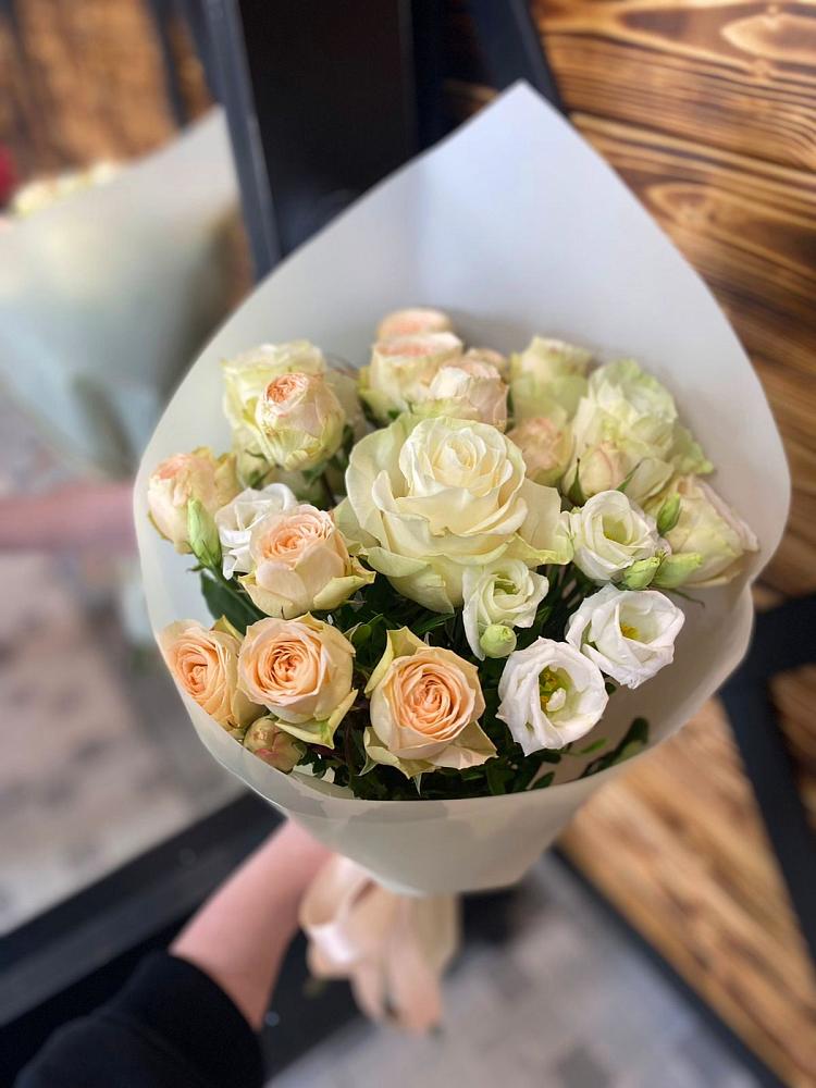 Букет цветов из: Розы и Лизиантусы в Красино