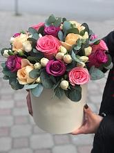 Цветочная композиция из Розы в шляпной коробке в Красино